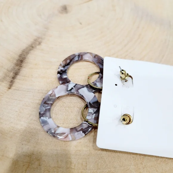 Brand New Gold Tone Purple Hoops Dangle Earrings - Picture 3 of 5